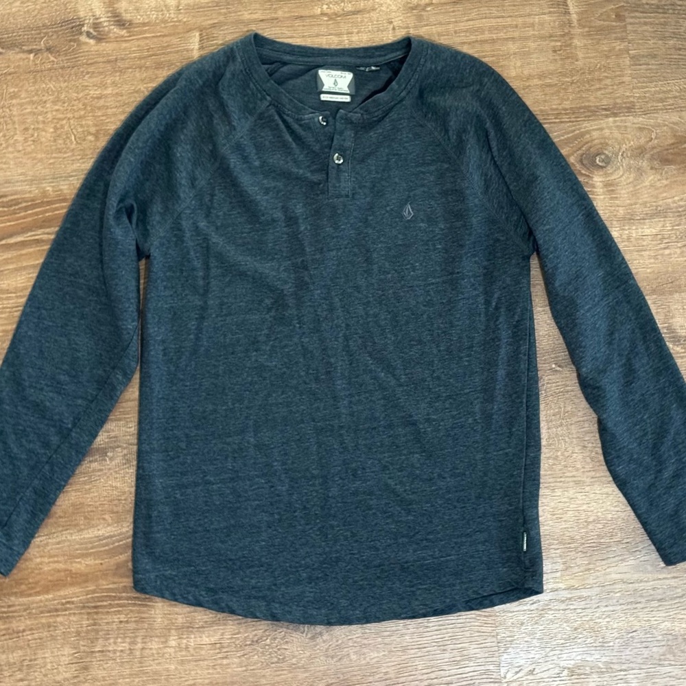 Volcom Men’s Charcoal Gray Long Sleeve Henley Shirt – Size Medium